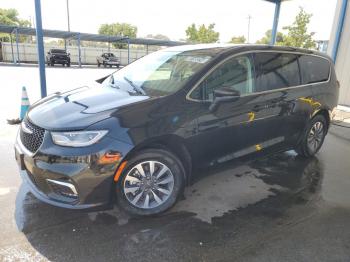  Salvage Chrysler Pacifica