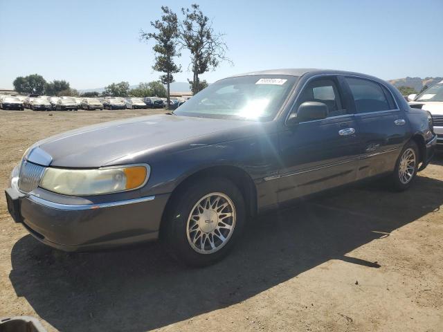  Salvage Lincoln Towncar