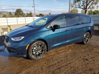  Salvage Chrysler Pacifica