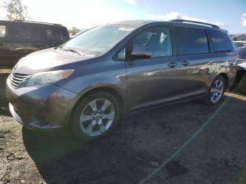  Salvage Toyota Sienna