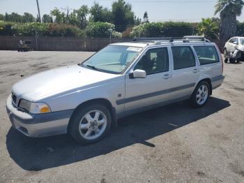  Salvage Volvo V70