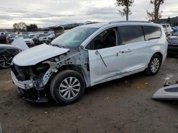  Salvage Chrysler Pacifica