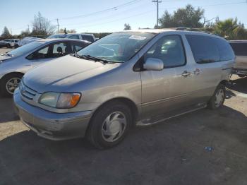  Salvage Toyota Sienna