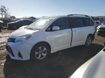  Salvage Toyota Sienna