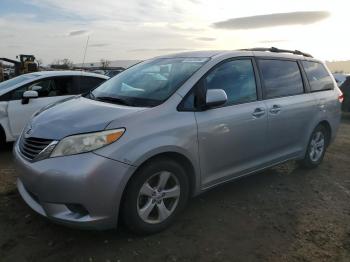  Salvage Toyota Sienna