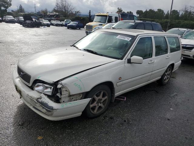  Salvage Volvo V70