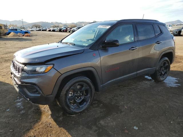  Salvage Jeep Compass