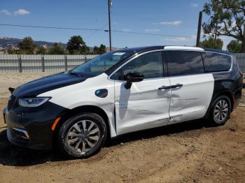  Salvage Chrysler Pacifica