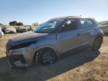  Salvage Nissan Kicks