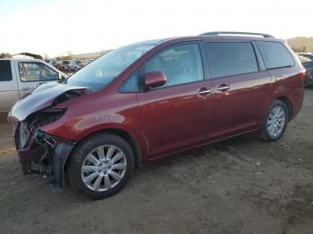  Salvage Toyota Sienna