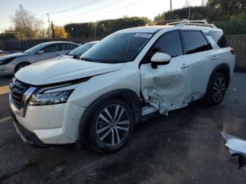  Salvage Nissan Pathfinder