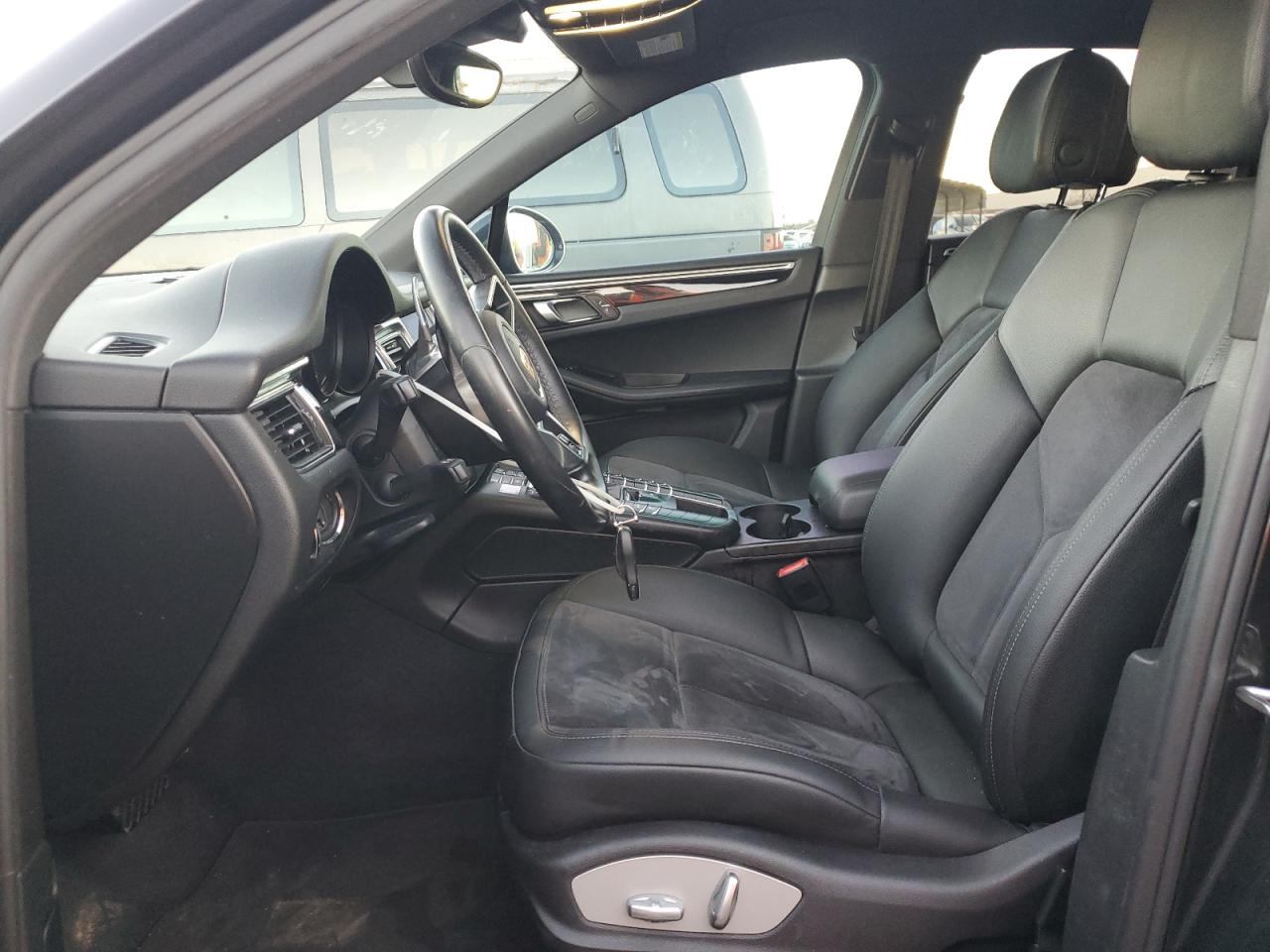 Porsche Macan Image 6