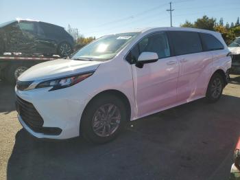  Salvage Toyota Sienna