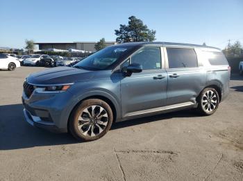  Salvage Kia Carnival