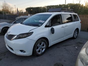  Salvage Toyota Sienna