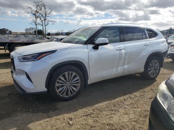  Salvage Toyota Highlander