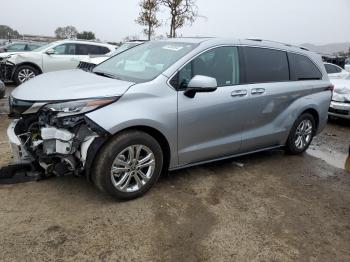  Salvage Toyota Sienna