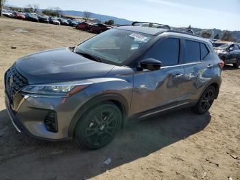  Salvage Nissan Kicks