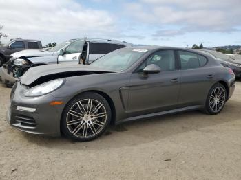  Salvage Porsche Panamera