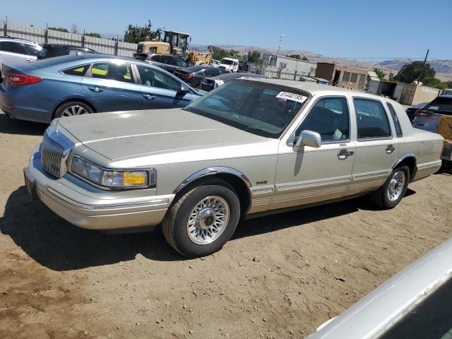  Salvage Lincoln Towncar
