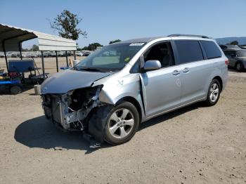  Salvage Toyota Sienna