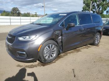  Salvage Chrysler Pacifica