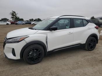  Salvage Nissan Kicks