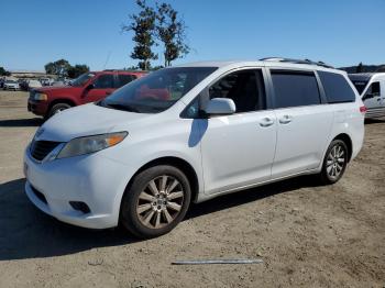  Salvage Toyota Sienna