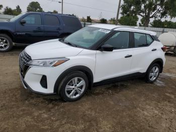  Salvage Nissan Kicks