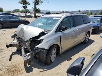  Salvage Toyota Sienna