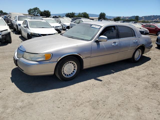  Salvage Lincoln Towncar