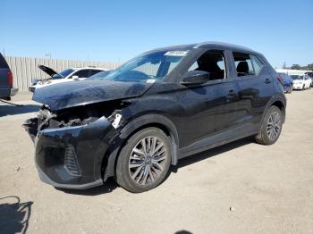 Salvage Nissan Kicks
