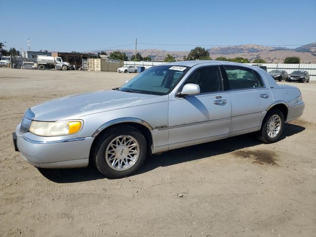  Salvage Lincoln Towncar