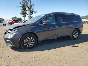  Salvage Chrysler Pacifica