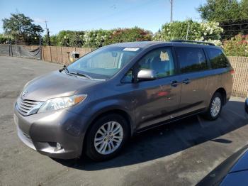  Salvage Toyota Sienna