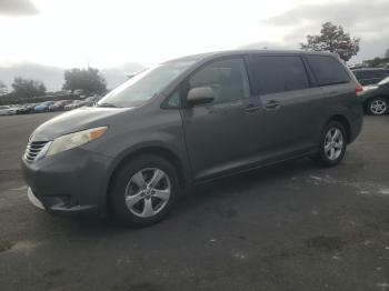  Salvage Toyota Sienna