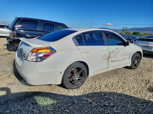 Nissan Altima Base Image 6