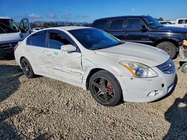 Nissan Altima Base Image 3