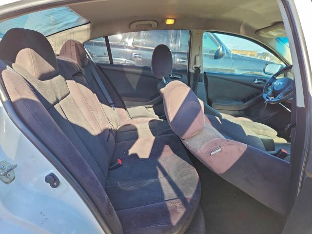 Nissan Altima Base Image 8