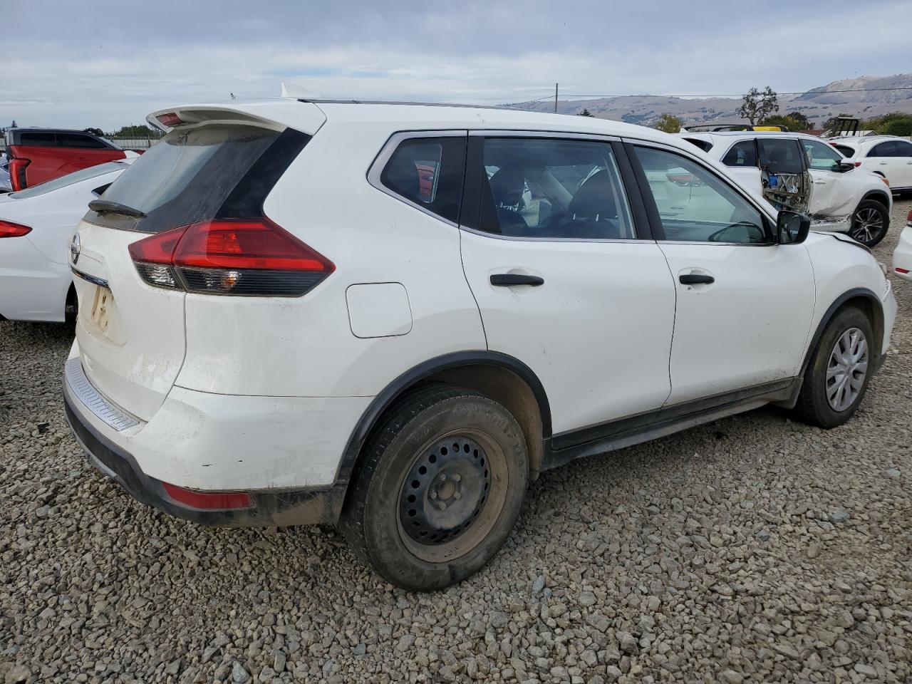 Nissan Rogue S Image 5