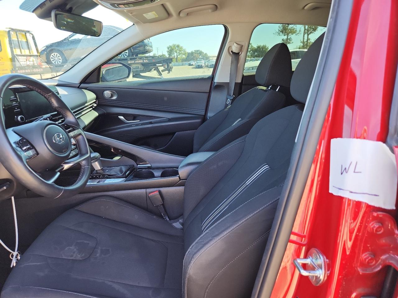 Hyundai ELANTRA Sel Image 4