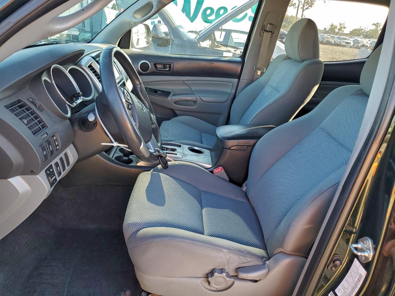 Toyota Tacoma Double Cab Prerunner Image 4