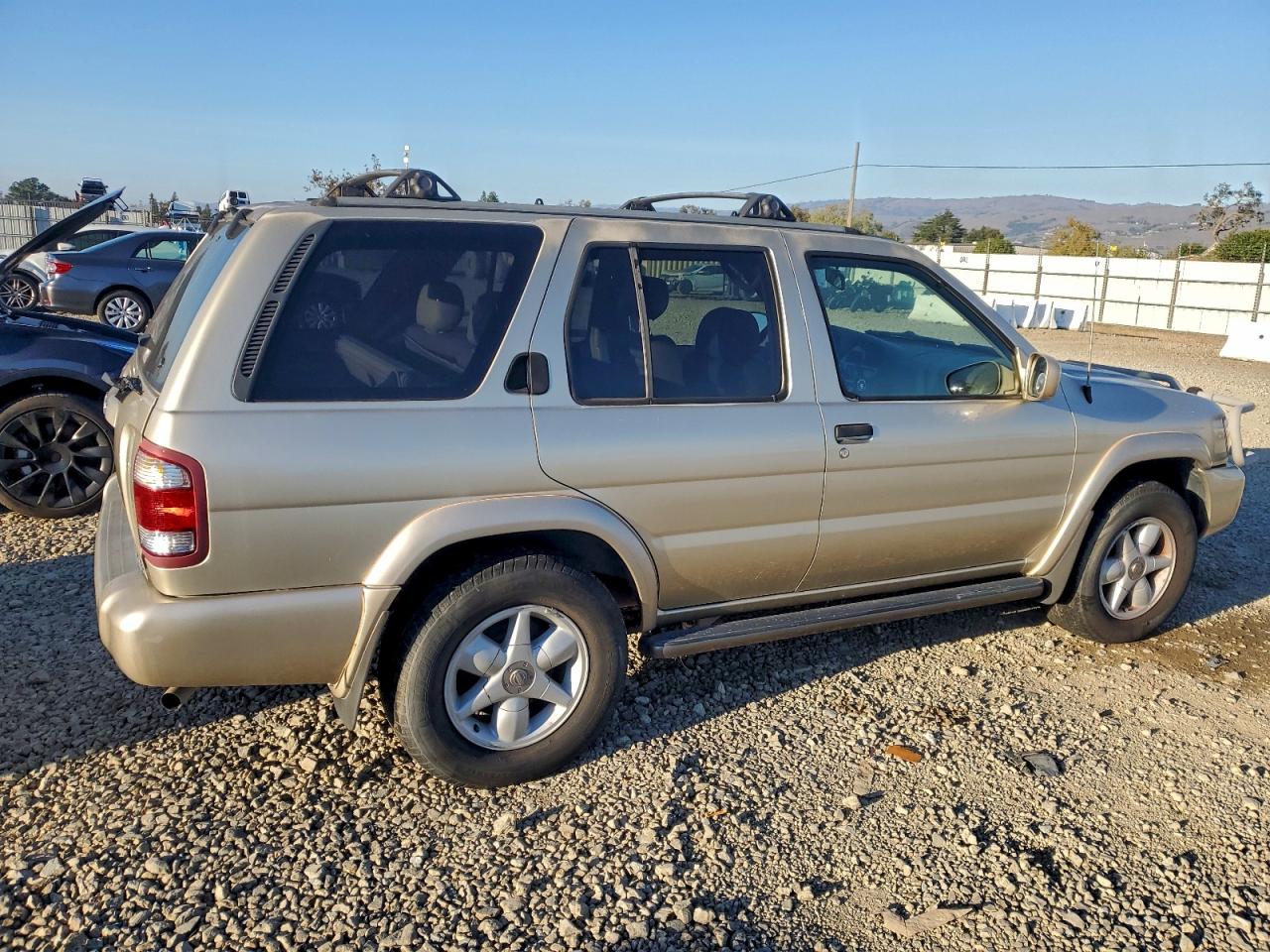 Nissan Pathfinder Le Image 9