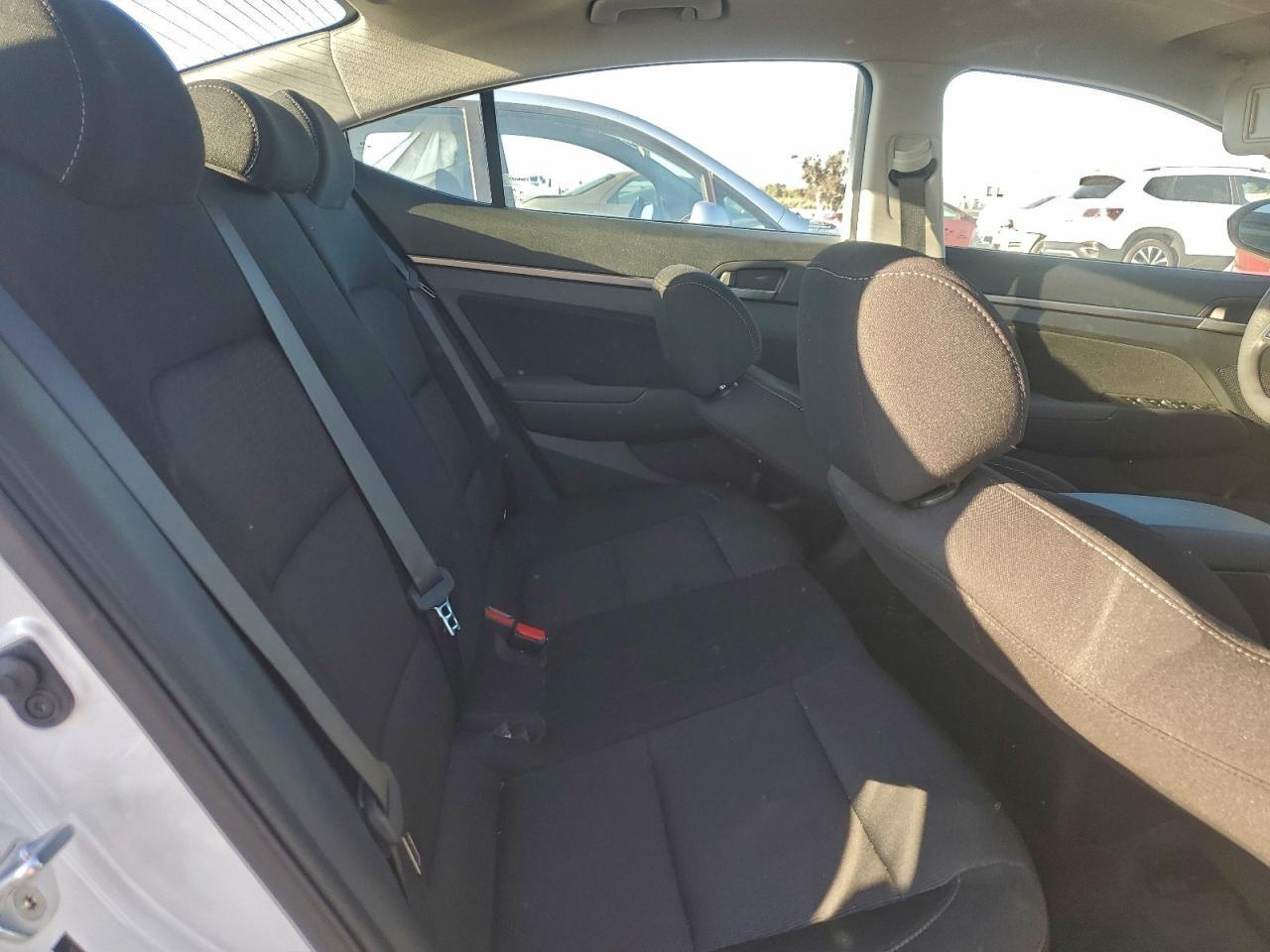 Hyundai ELANTRA Sel Image 8