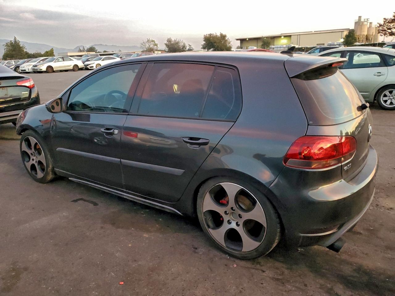 Volkswagen GTI Image 12