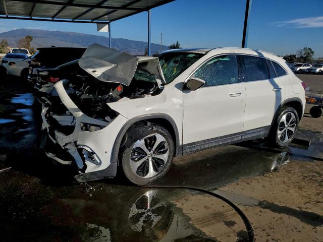 Salvage Mercedes-Benz GLA
