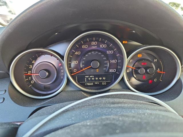 Acura RL Image 8
