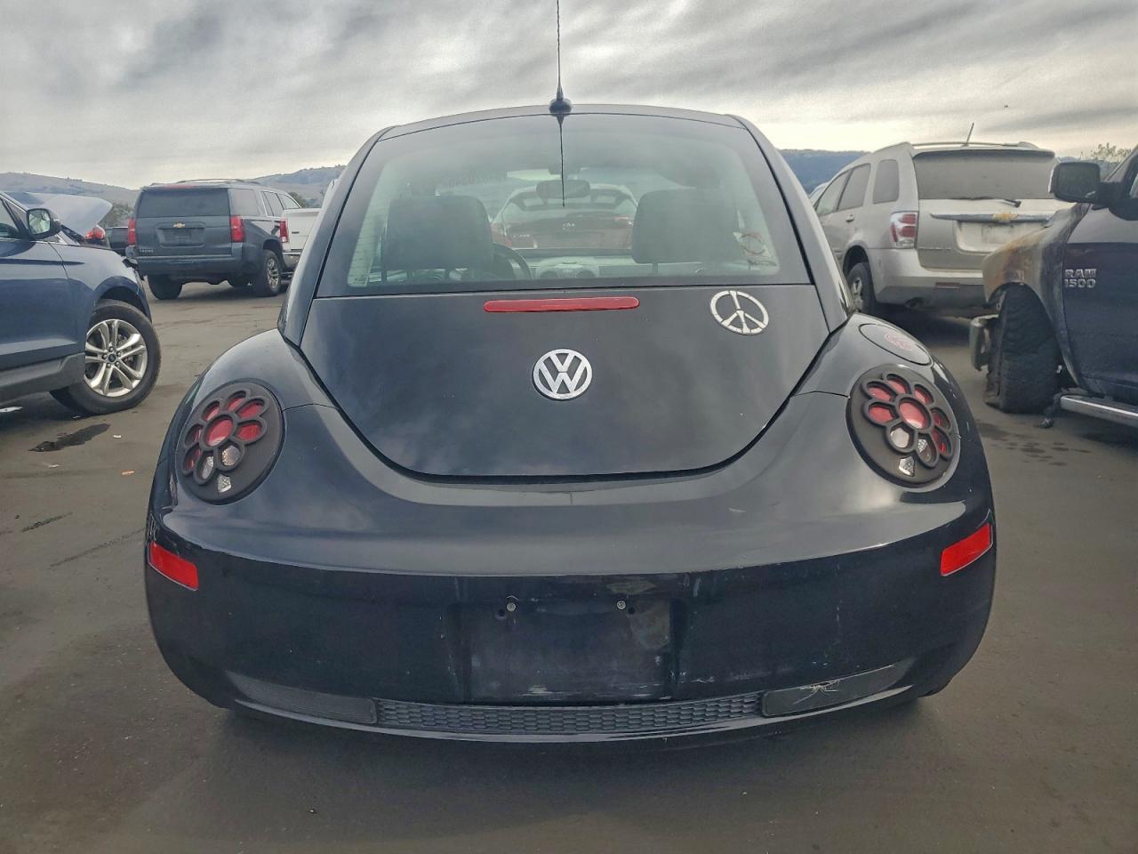 Volkswagen Beetle S Image 10