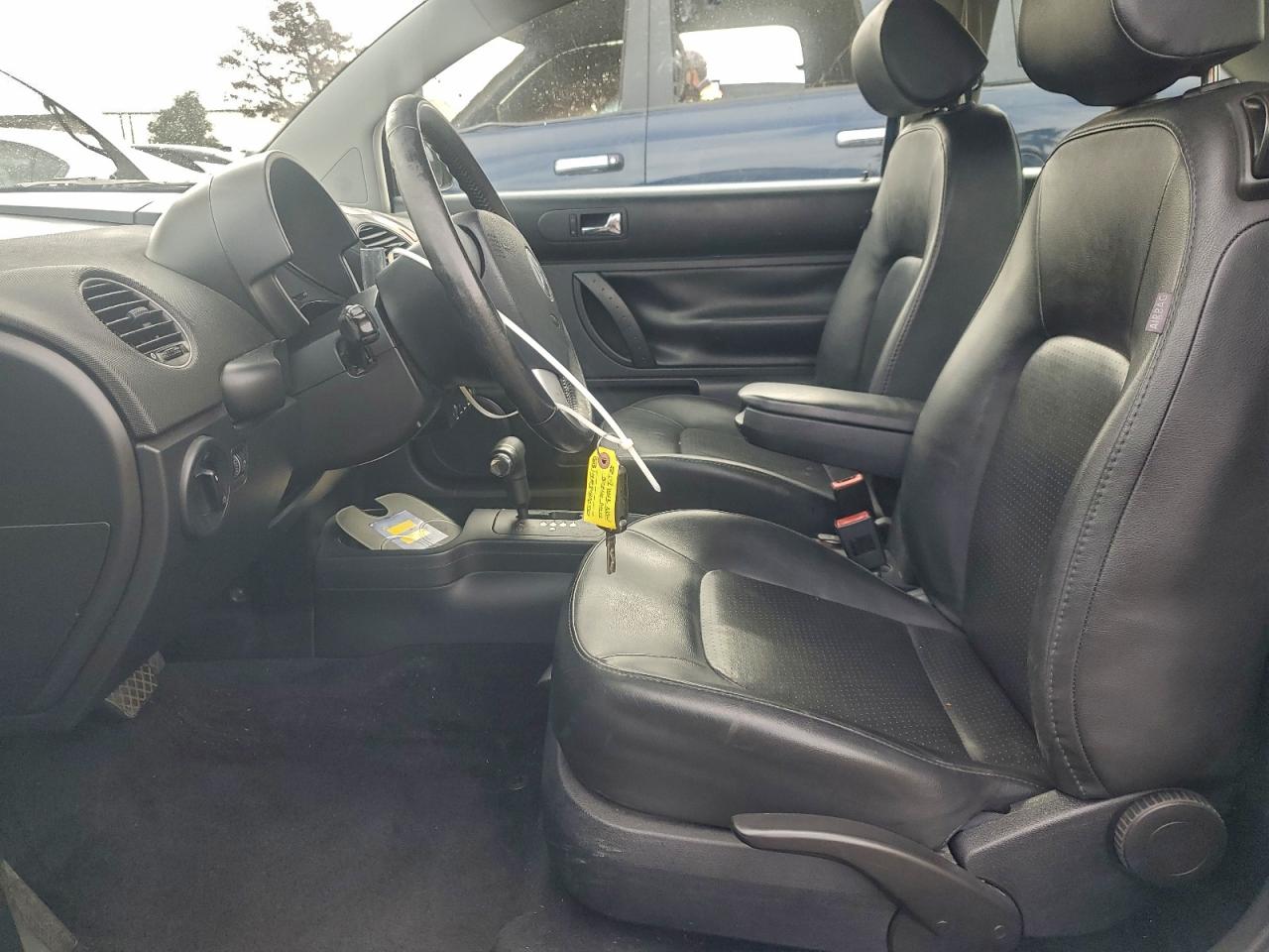 Volkswagen Beetle S Image 9