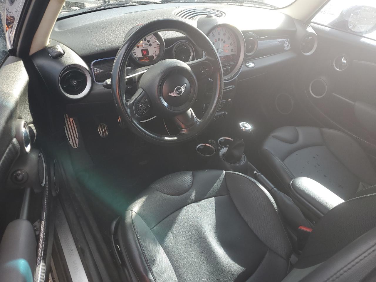 MINI Cooper S Image 2